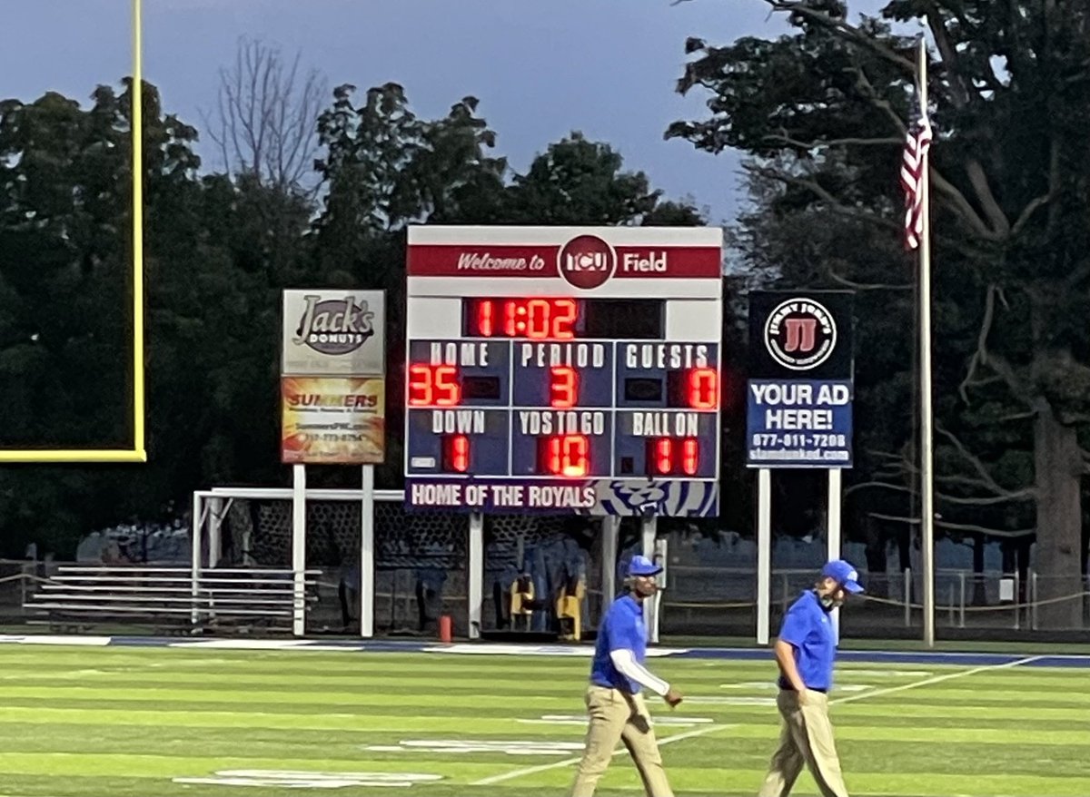 _AntoineLewis's tweet photo. The memories and relationships we built is special! Thank you to @HSEFootball for allowing me to help develop an excellent group of young men. Go bring home that state title this year🏆 https://t.co/fEc3wRMt51