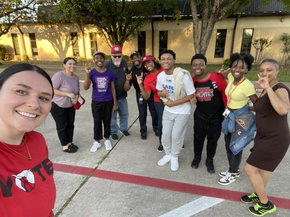 I'm thankful for the lonhorn nation for going out into the neighborhood to share facts about the bond. We will be back at it on 4/18 and you can join our crew. <a href="/CHLonghorns/">Cedar Hill Longhorns</a>