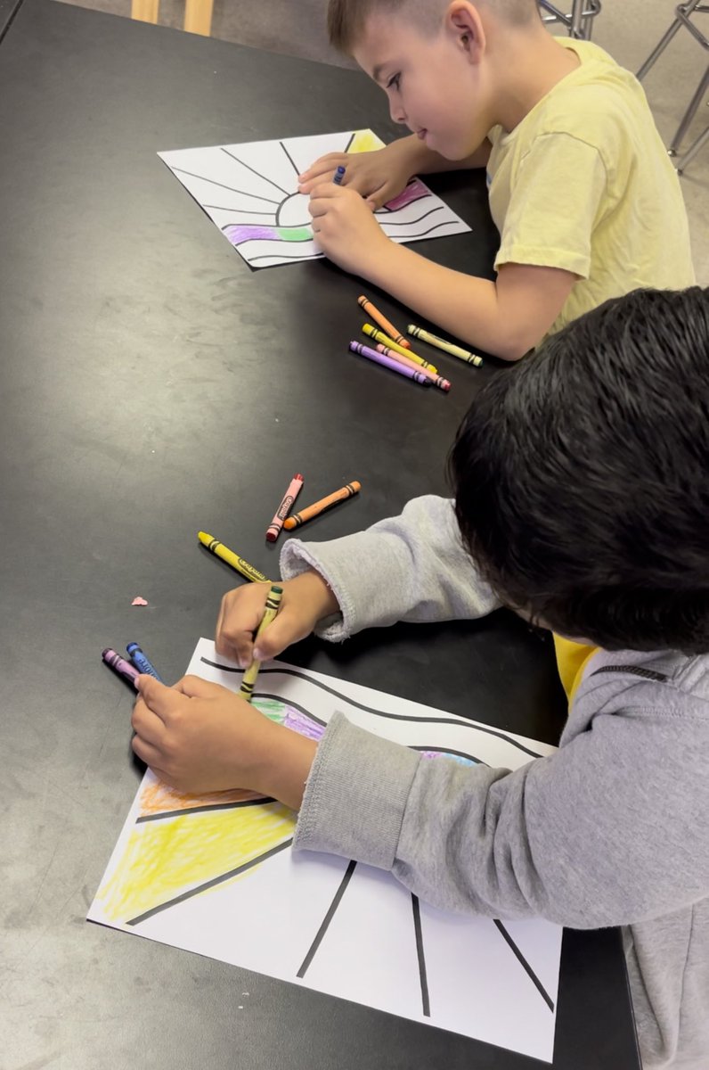 Fun day in art class! Kindergartners learning their warm and cool colors! #YISDfinearts  #PHES #Artists