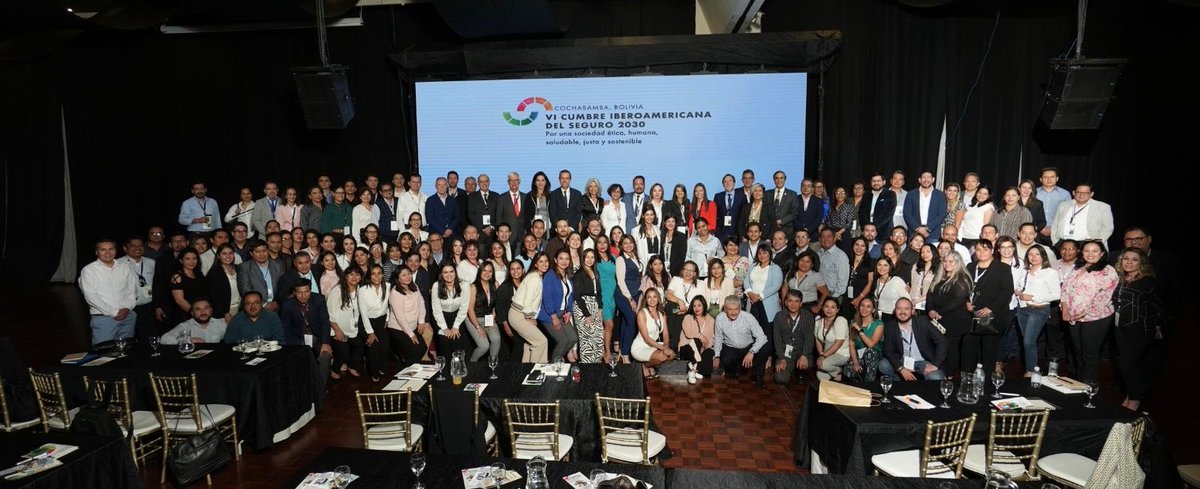 Ponentes y asistentes se despiden de la VI Cumbre Iberoamericana del Seguro 2030. #seguros #ODSeguros