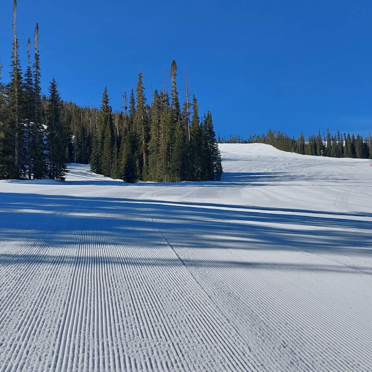 sitskishona's tweet photo. Return to snow camp ✅
All bones intact ✅
Ready to go home ❌
Going to miss these slopes after an incredible couple of months in @WinterPark completing my post-injury return to snow programme. Ironically breaking myself seems to have increased my ski confidence #comebackstronger https://t.co/HENxmn9ndT