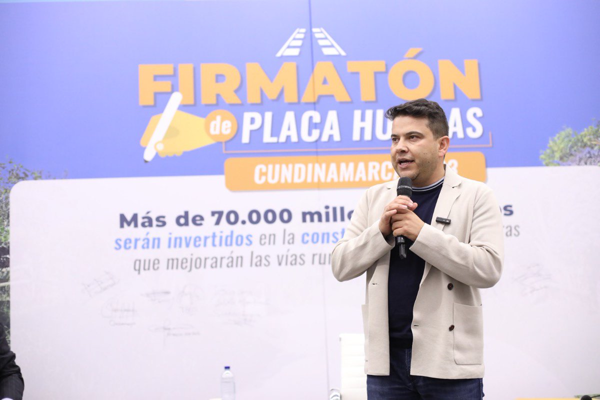 Firmamos 18.200 millones en placahuellas 2023! Invertiremos más de 70 mil millones para mejorar las vías rurales del Departamento en 18 municipios, mediante 171 convenios.
Gracias a alcaldes, concejales y duma Departamental por el trabajo en equipo.