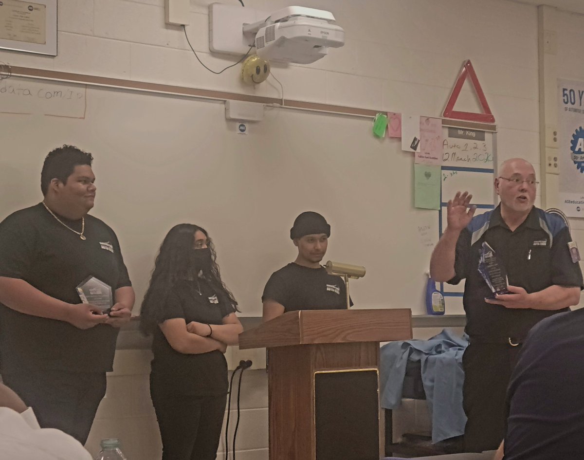 Excellent evening with the auto tech advisory council <a href="/FairfaxHSLions/">Fairfax High School</a>! It's always awesome to see the great things our kids &amp; teachers are doing, hear from former students who are working in the field, and see so much community support! <a href="/fcpsnews/">Fairfax Schools 🌟</a> @FCPS_CTE