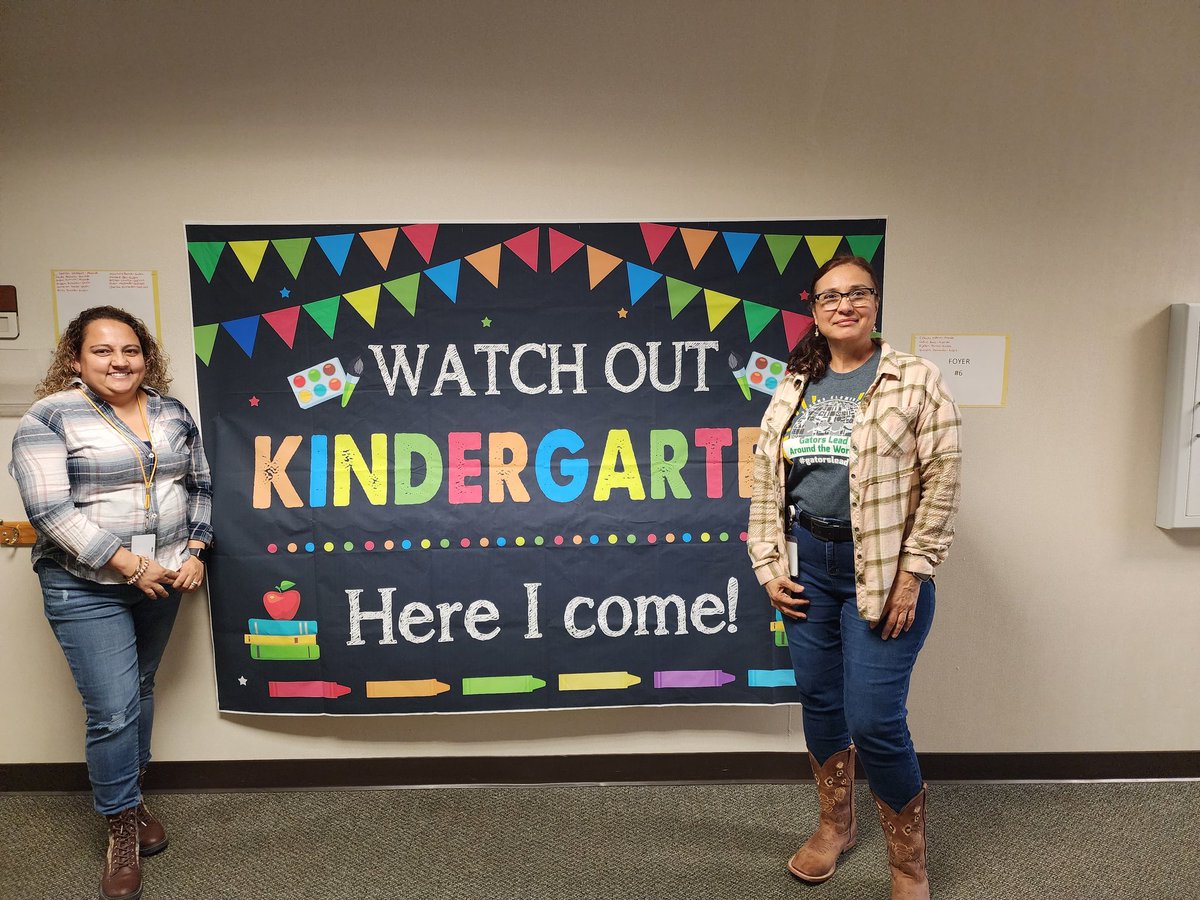Shout out to our parent volunteer & kinder teacher, Mrs. Casillas, for assisting with @Youens_Gators Kinder Round Up!