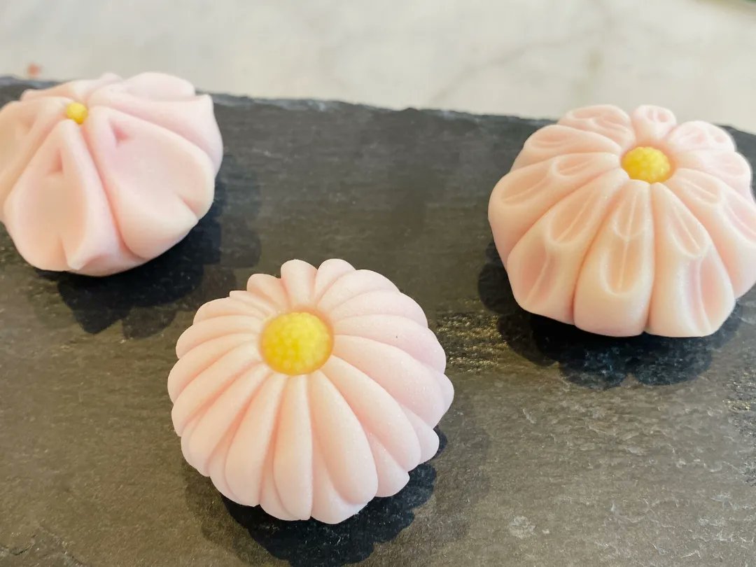 DAICHO_PR's tweet photo. 和菓子🍡
毎日楽しく、確かな技術を確実に身につけます😌✨
毎日つくる実習があるから安心です🙌
#daicho
#毎日つくる実習
#製菓授業 https://t.co/HEFB7AcWO6