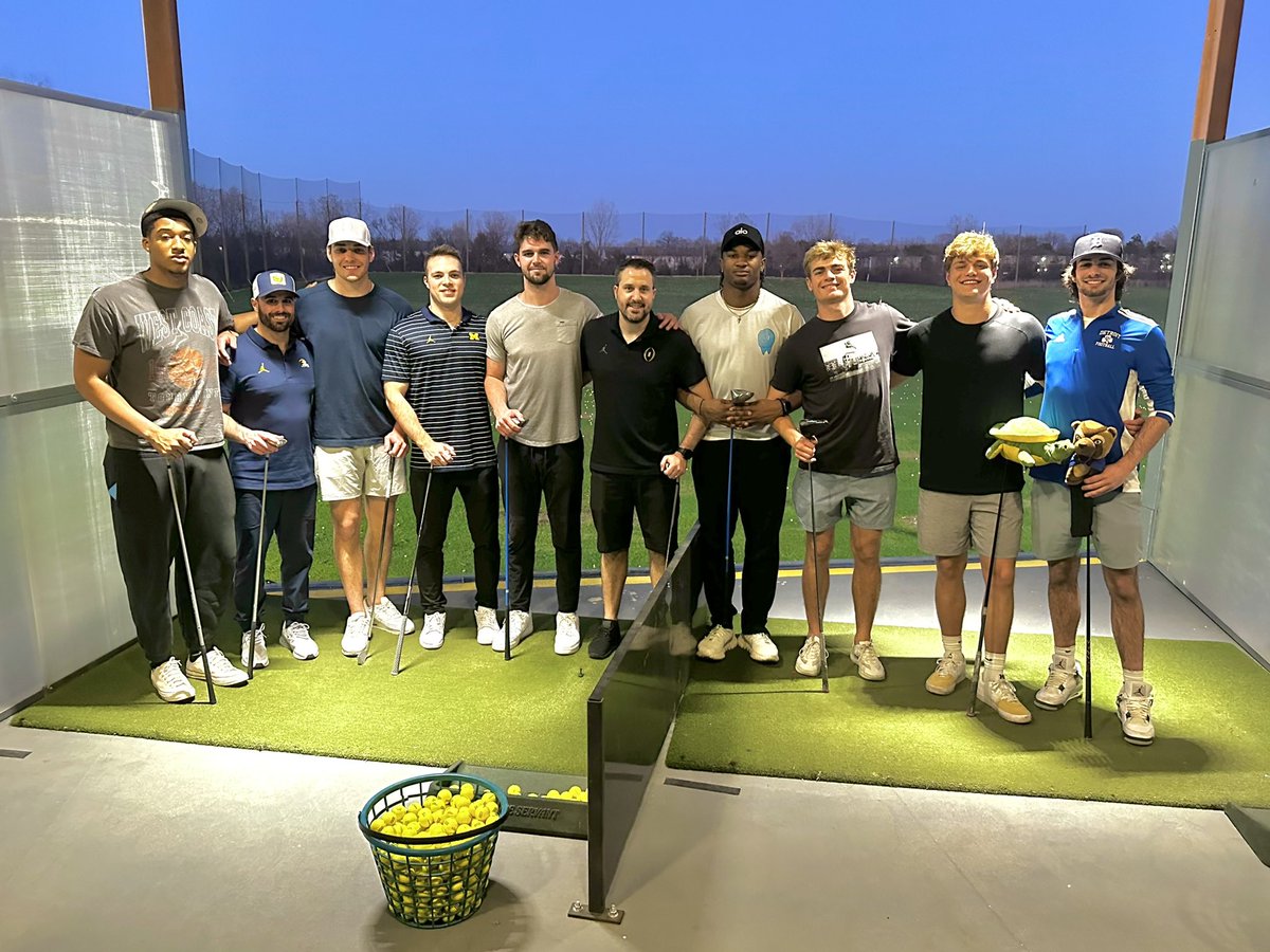 A little post-spring ball get together with the guys! 

 ⛳️ 🏌🏻 

#GoBlue〽️