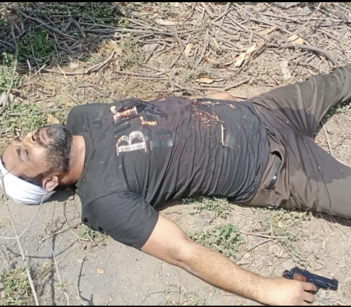 एनकाउंटर पर ओवैसी बोले  :- कानून की उड़ाई जा रही धज्जियाँ ,  अबे सुन ओवैसी जब अतीक अहमद और उनके गैंग का शिकार कोई निर्दोष होता था तब कहा था , जब उमेश पाल हत्याकांड हुआ तब कहा था तब कानून की याद नही आयी , गज्जब दो0गले हो बे, अपराधी मात्र अपराधी होता ये सिर्फ योगी बाबा ने सिखाया😎