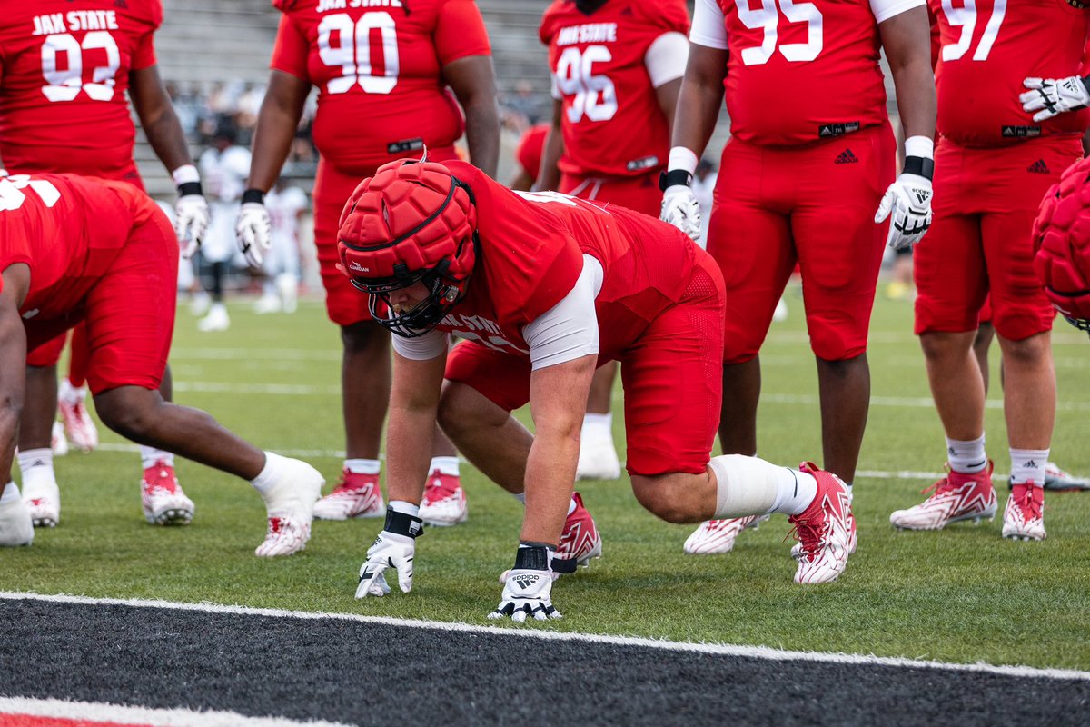JaxStateFB's tweet photo. Pregame moments from today‼️

#HardEdge | #EarnSuccess https://t.co/YUW6z89VWU