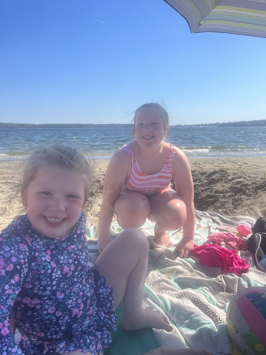 chrislb104's tweet photo. April Beach Day. #buttonwoodsbeach https://t.co/NiyA0dqO9p