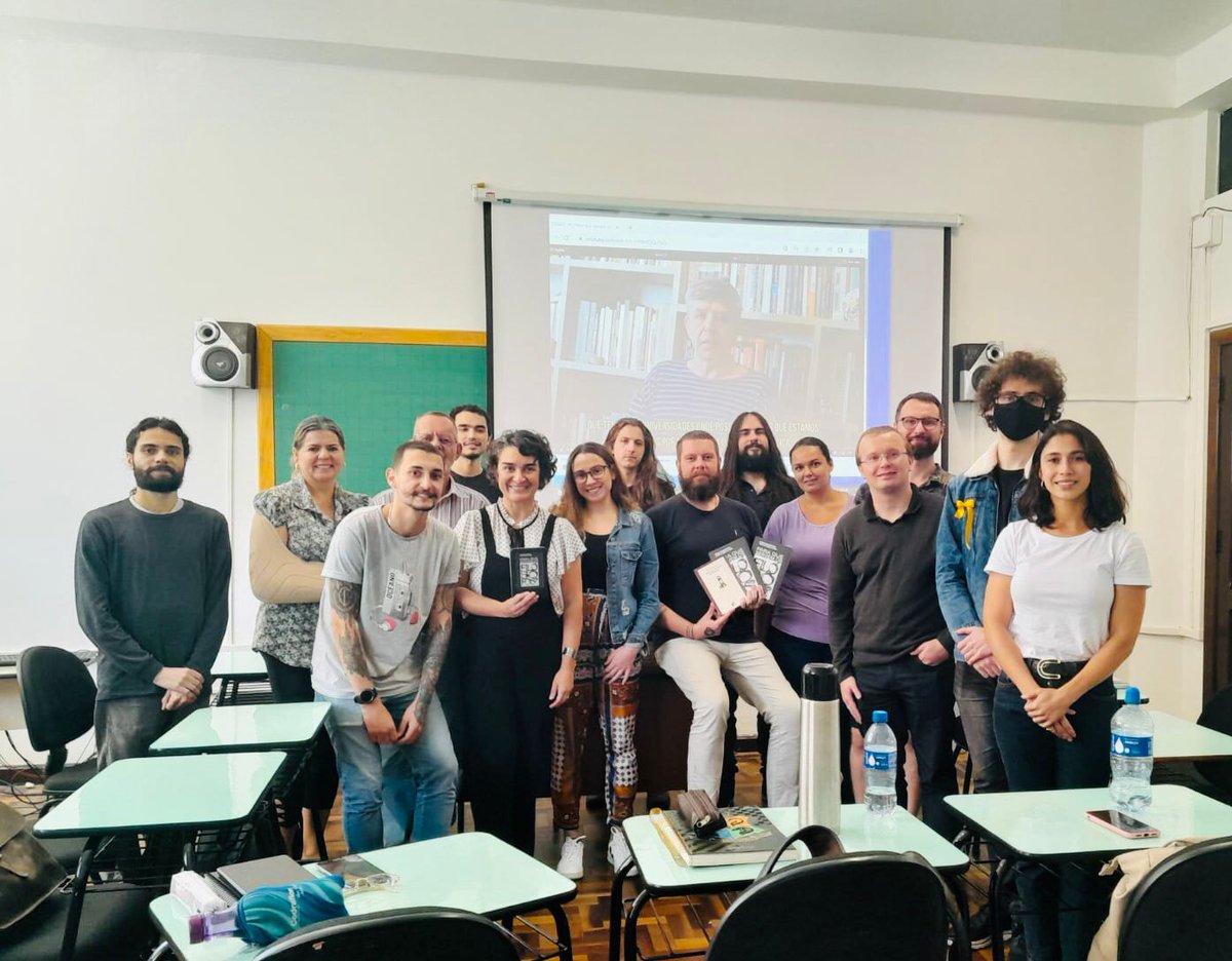 Lançamento da tradução do livro "Para que servem os Filósofos?". Vários integrantes do NEMED participaram da atividade, como o Prof. Dr. Thiago David Stadler (tradutor), a Profa. Dra. Marcella Lopes Guimarães, mestrandos e doutorandos da linha de pesquisa Cultura e Poder UFPR.