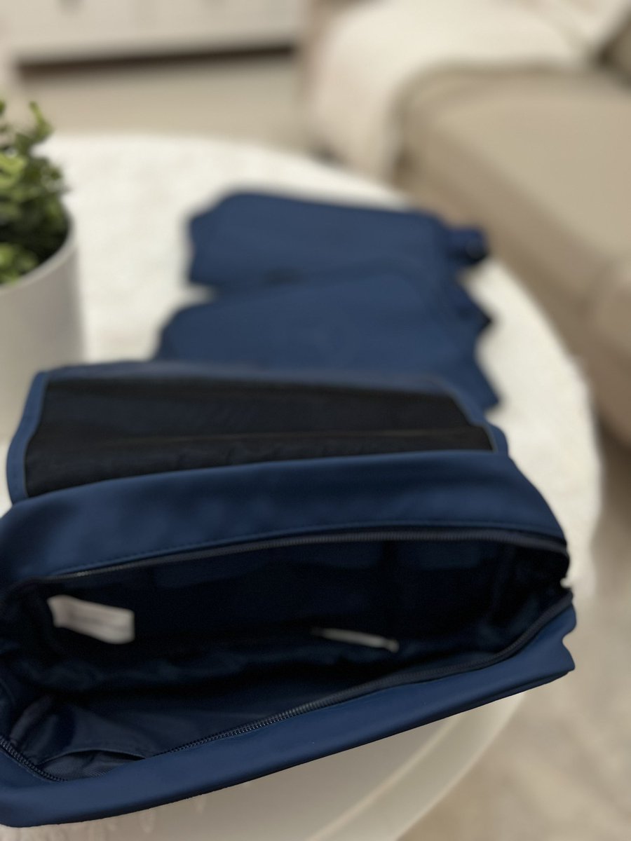 اللي معهم سيارة مرسيدس ،هذه الشنطه صوبكم 💛🥺