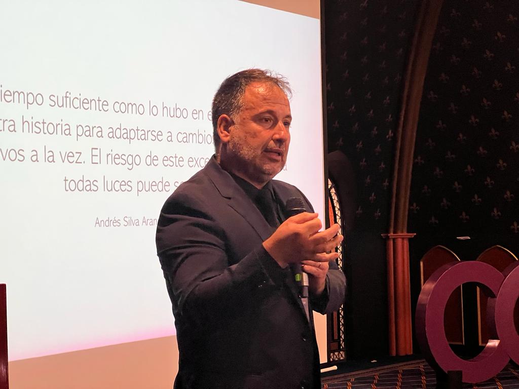 Ayer hablamos de #inteligenciaartificial en los negocios, el #marketing y las comunicaciones en el #neocom2023, organizado por <a href="/COCOAUSFQ/">COCOA USFQ</a> de la <a href="/USFQ_Ecuador/">Universidad San Francisco de Quito</a>!!