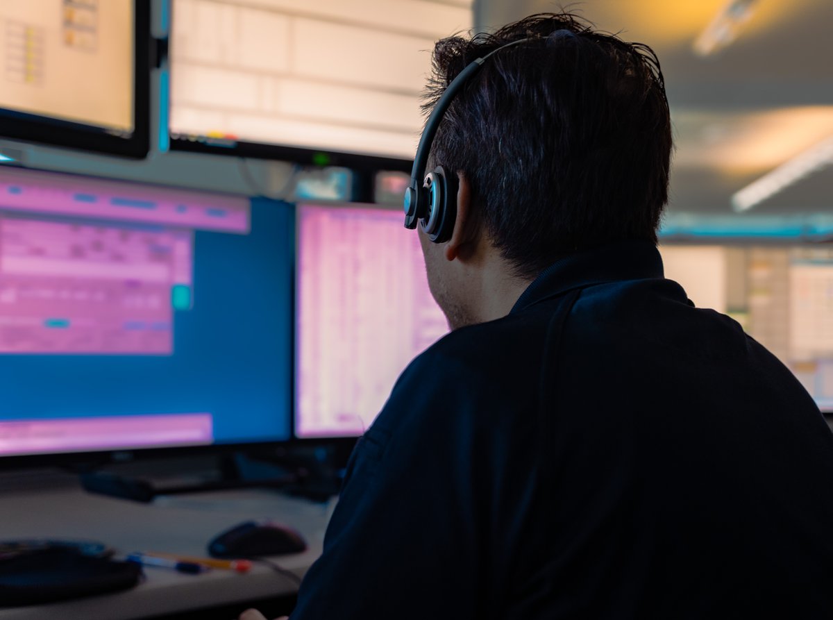 LBPD's tweet photo. Itβs National Public Safety Telecommunicators Week, and we are incredibly grateful to our unsung heroes who work tirelessly everyday to effectively communicate with our officers and help keep them safe. Thank you Dispatchers! π π #NPSTW2023 #DispatchWeek #LongBeach https://t.co/xg78IgS0YT