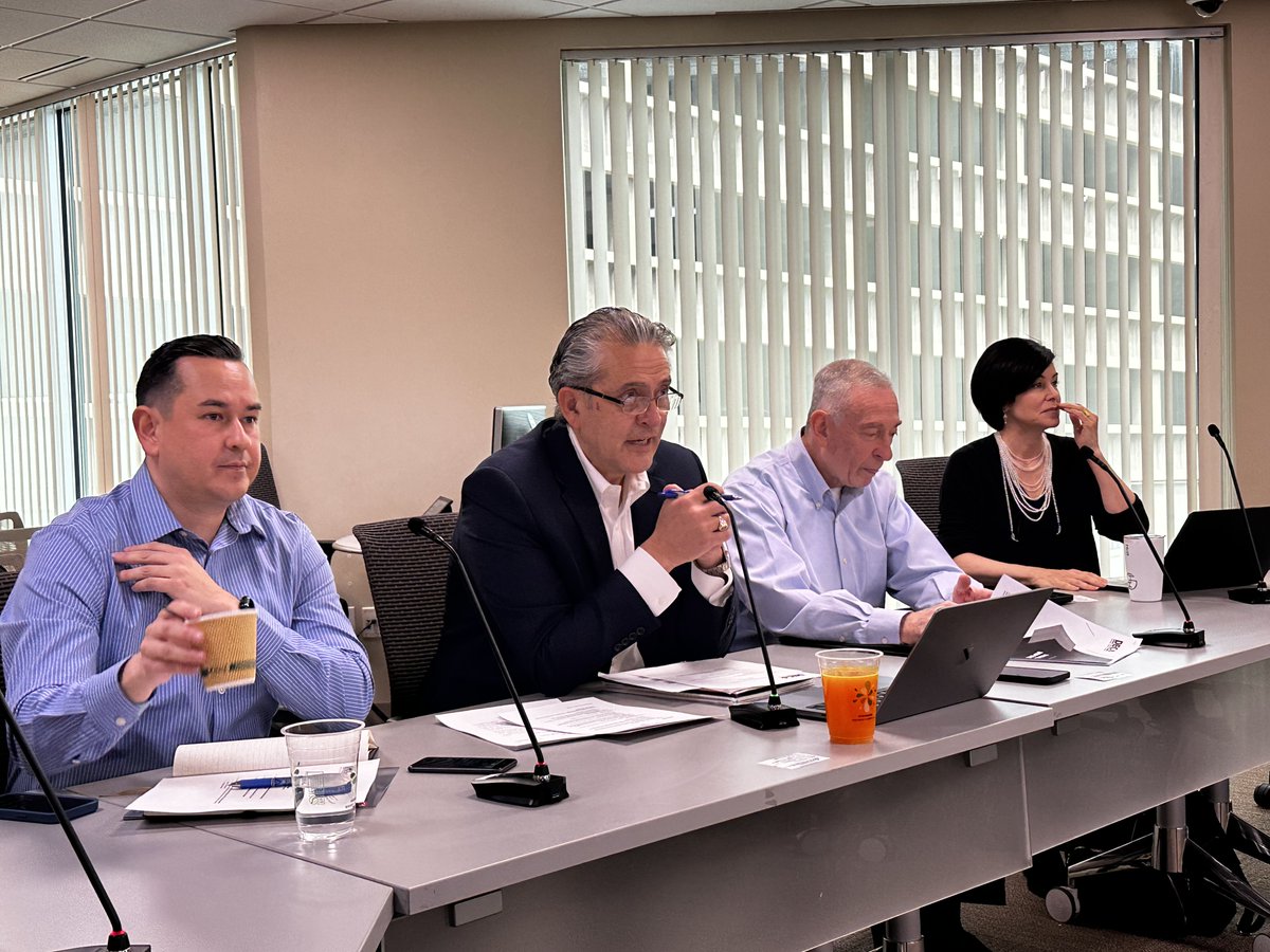 LuisOnTheBorder's tweet photo. My first meeting as Chairman @ExportArizona, a critical institution to help AZ companies tap into international opportunities. Great energy, a fantastic leadership TEAM and tremendous potential. Great attendance in person and about 20 more online! https://t.co/P8cPyeoL73