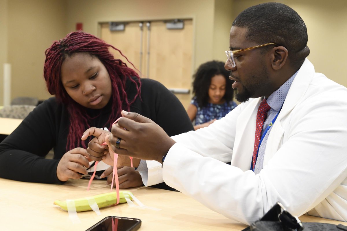 JohnsHopkins's tweet photo. Professionals from across @HopkinsMedicine came together last week for the Black Men in White Coats Youth Summit, providing mentorship and insight for local kids interested in medicine and science. https://t.co/M6vrrHGEJp