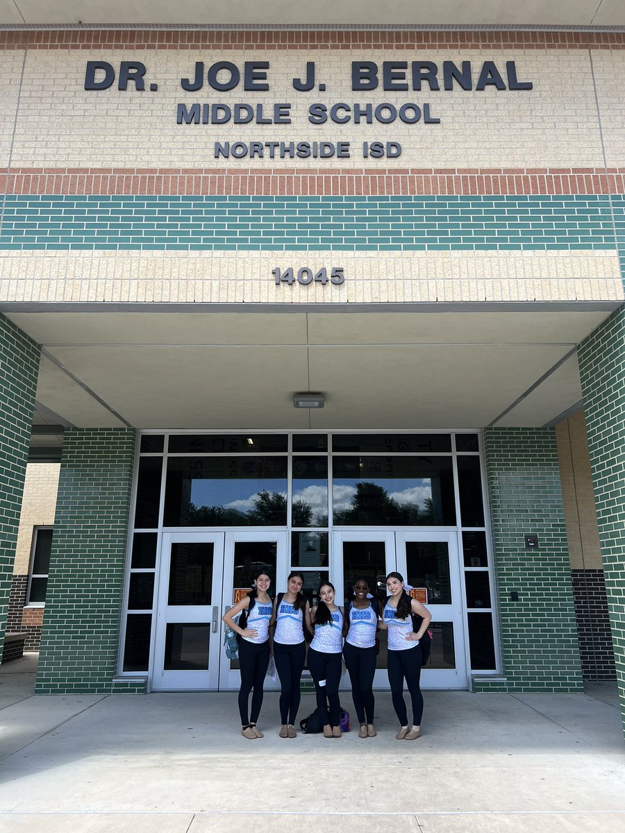 Thank you @Mrs_DeeWallace and @NISDBernal for having us today! Harlan Pep is ready to welcome our future Blue Talons🤩

@NISDHarlan @Seca181