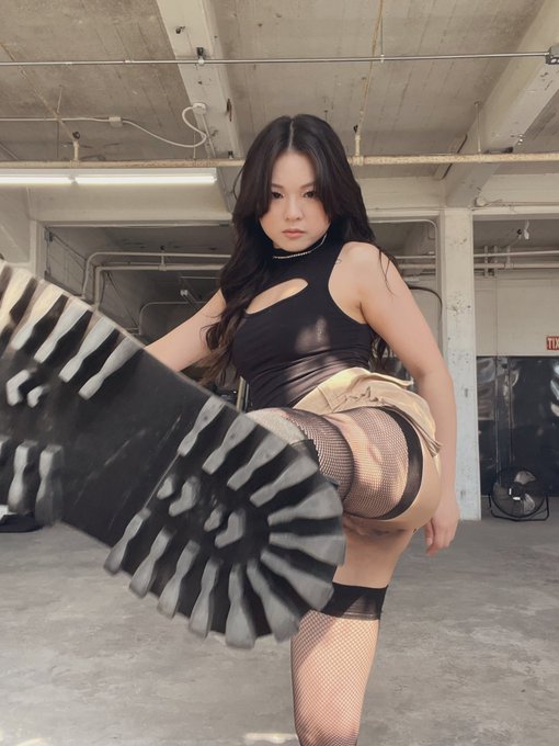 Come watch me n @AnnabelRedd play DBD or I&rsquo;ll stomp you!!!! Going live in 5-10 minutes!  https://t.co/uFCqN9xAWh<a class="tags" href="/tag/annabelredd">@annabelredd</a>