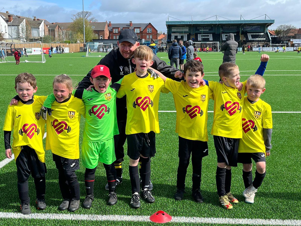 Muniflex Juniors ⚽ 💛 🖤 tweet media