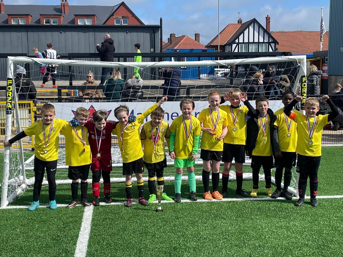 Muniflex Juniors ⚽ 💛 🖤 tweet media