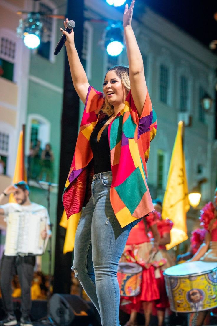 inamoraveI's tweet photo. Essa é a Marília. Compartilhem fotos dela feliz, vivendo a vida ao máximo como sempre fez. Respeitem a mulher que sempre respeitou os outros. Lembrem dela assim, como ela queria ser lembrada e como ela está esteja onde estiver. https://t.co/8QT6Bw9Dx5