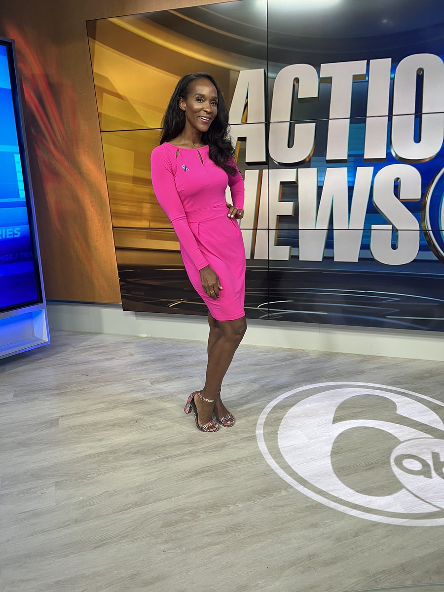 My girl <a href="/GinaGannon/">Gina Gannon</a> said I should take a pic in my bright pink dress. So here’s a pic in my bright pink dress 💕 

Side note: every time I wear it, people are so nice! Bright colors make us smile 😊