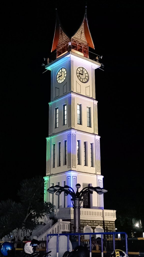 jaapaai's tweet image. Seadanya kata bak sedalamnya makna.. 😌
#JamGadang