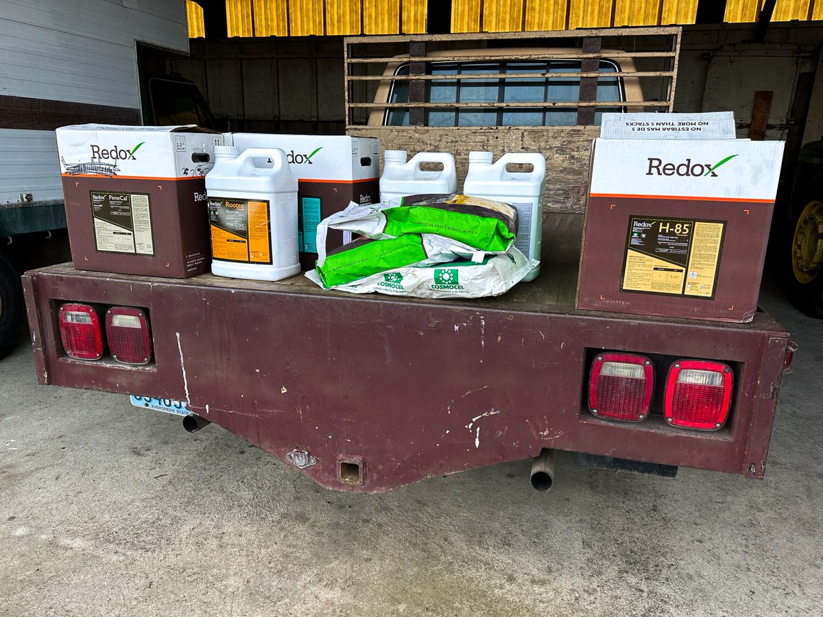 redoxgrows's tweet photo. We love seeing our products out in the field and ready to be applied on some crops in the PNW! #bionutrients #redoxproducts https://t.co/GbQJLHz8Mb