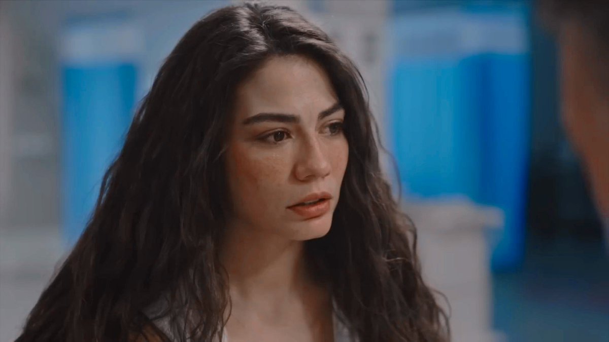 hourlydemet's tweet photo. Demet Özdemir as Farah Erşadi #DemetÖzdemir #AdımFarah #AdımFarahdizi #FarahErşadi https://t.co/A92cME8Fv7