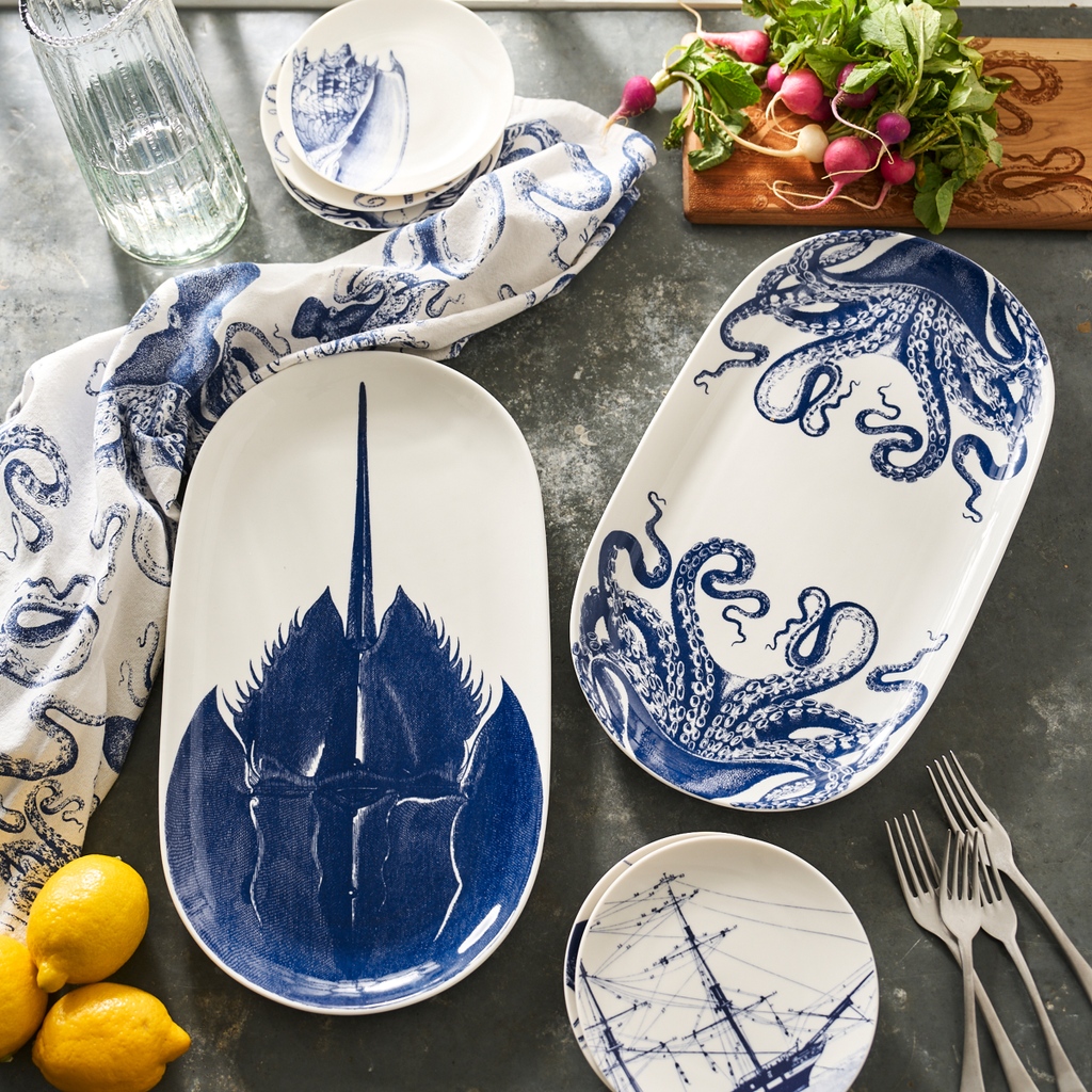 CaskataHome's tweet photo. Two classic patterns on a brand new shape: introducing our Large Coupe Oval Platters in Lucy and Horseshoe Crab. Deep, rich blue on crisp white bone china, these are pieces that you'll find excuses to use again and again. #caskata #caskatatableware https://t.co/Vseko6Ptni