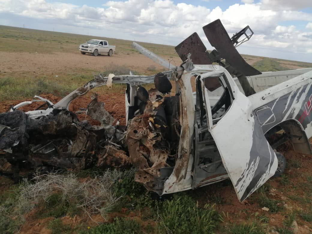 FieldM2n's tweet photo. #Deir_Ezzor
 A #landmine explosion in a car belonging to Al-Qaterji militia near Al-Taym field in Deir Ezzor countryside kills two members while they were returning from combing operations in #Al_Sukhna #desert. 
#Syria 
#Daesh
# https://t.co/WGHb5SUxqU