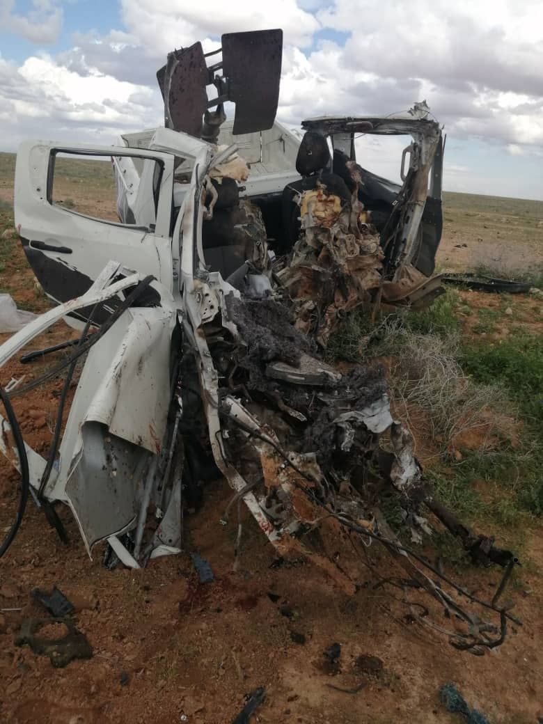 FieldM2n's tweet photo. #Deir_Ezzor
 A #landmine explosion in a car belonging to Al-Qaterji militia near Al-Taym field in Deir Ezzor countryside kills two members while they were returning from combing operations in #Al_Sukhna #desert. 
#Syria 
#Daesh
# https://t.co/WGHb5SUxqU