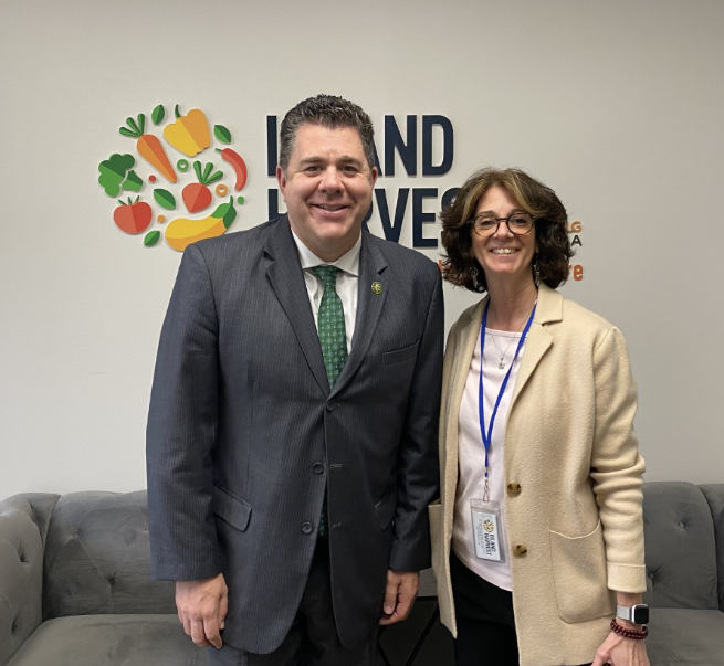 I had the chance to visit Island Harvest Food Bank and meet their incredible team. @IslandHarvest is on a mission to end hunger and reduce food waste.

I was blown away by the work being done by the staff and look forward to working with them in the future. #NY01