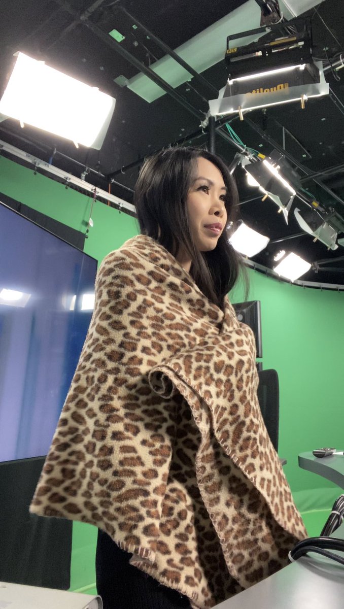 When it’s 29°C outside but it’s 15°C in the studio 😅🥵🥶 #Toronto #temperature #weather