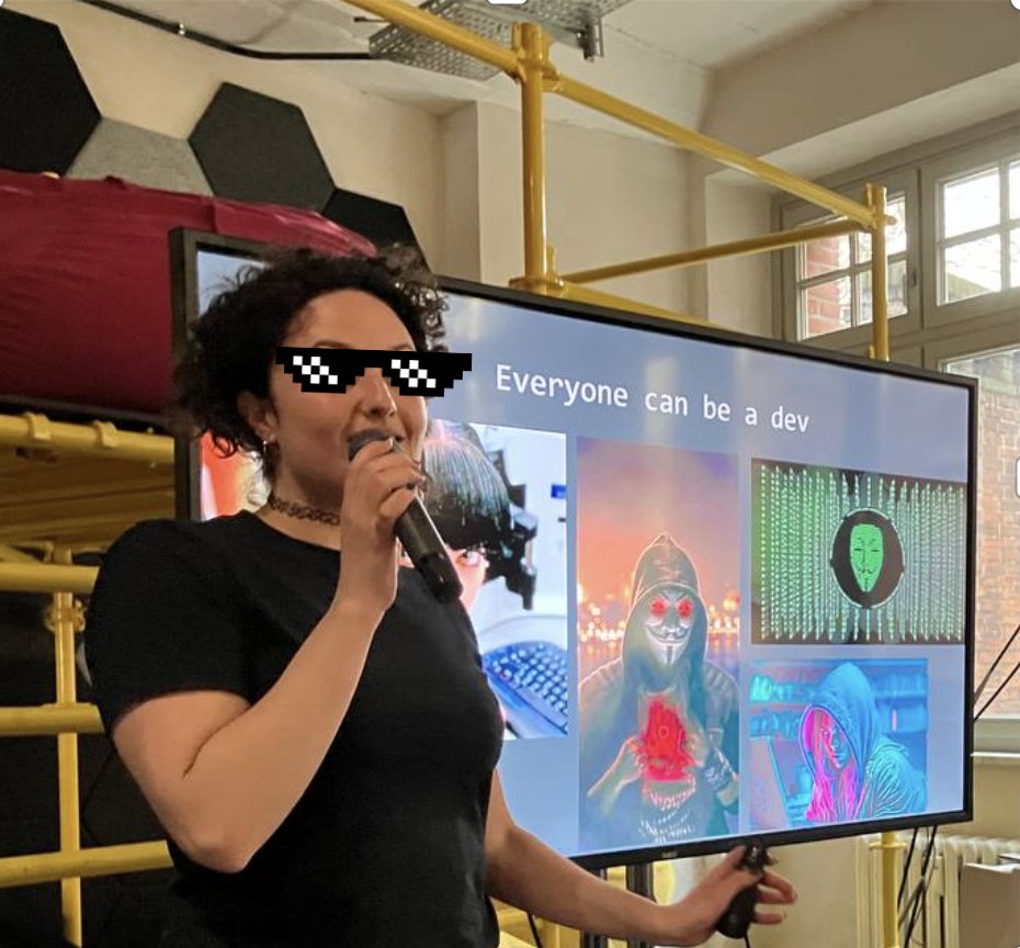 sunrisestake's tweet photo. Here's how it went down:

✅ past hackathon experiences were shared! 
✅ cool things were built using @scratch! 
✅ new friends were made!
✅ prizes were won... gSOL!

Our awesome presenters! 😎
@JuhVerissimo, @Dr_Revel_NFT, @cyberkwin &amp; @nusha22_ 

💚 https://t.co/gIzgdgmCrV