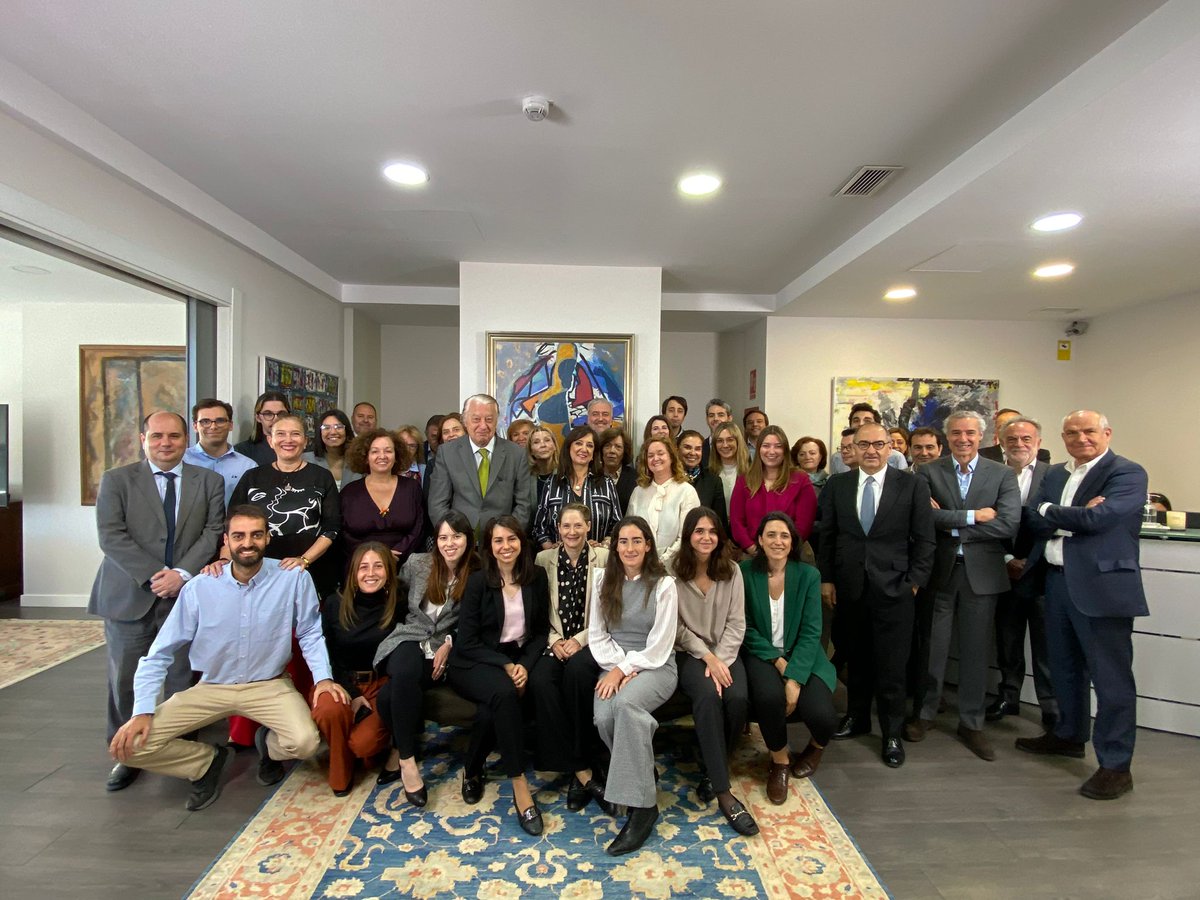 🎉 ¡En Estudio de Comunicación cumplimos 40 años! 4 décadas trabajando para estar a la vanguardia del sector y ofrecer el mejor servicio a nuestros clientes. ¡Gracias a todos los que lo habéis hecho posible! 👏