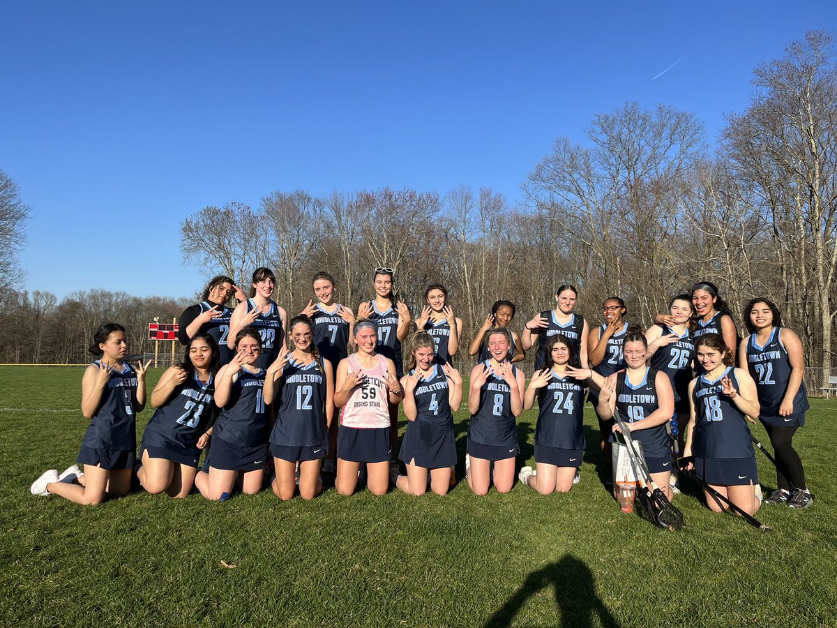 3-0! Middletown Girls Lacrosse defeats E.O. Smith 8-6 for their third road win! #ctglax <a href="/MHSBlueDragons/">Middletown Athletics</a> <a href="/bluedragons_mhs/">MHS Blue Dragons Booster Club</a>
