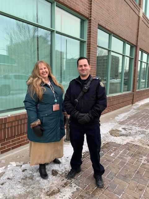 SaskHealth's tweet photo. Overdose Outreach Teams in #Regina &amp; #Saskatoon connect w/ those who have recently had an overdose to provide short-term counselling &amp; connect them to prgms &amp; services for longer-term support to
⬇️ their risk of future overdose. https://t.co/tgUjK3TQVw @saskatoonfire @Regina_Fire https://t.co/IiXhmIehUI