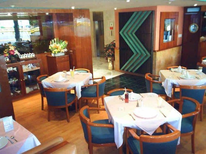 Hsegoviaregency's tweet photo. Dentro del hotel contamos con el Restaurante Segovia, mismo que sirve la comida más típica de México con la atención y servicio que usted busca y se merece.

#CDMX https://t.co/YTFjjSQOJh