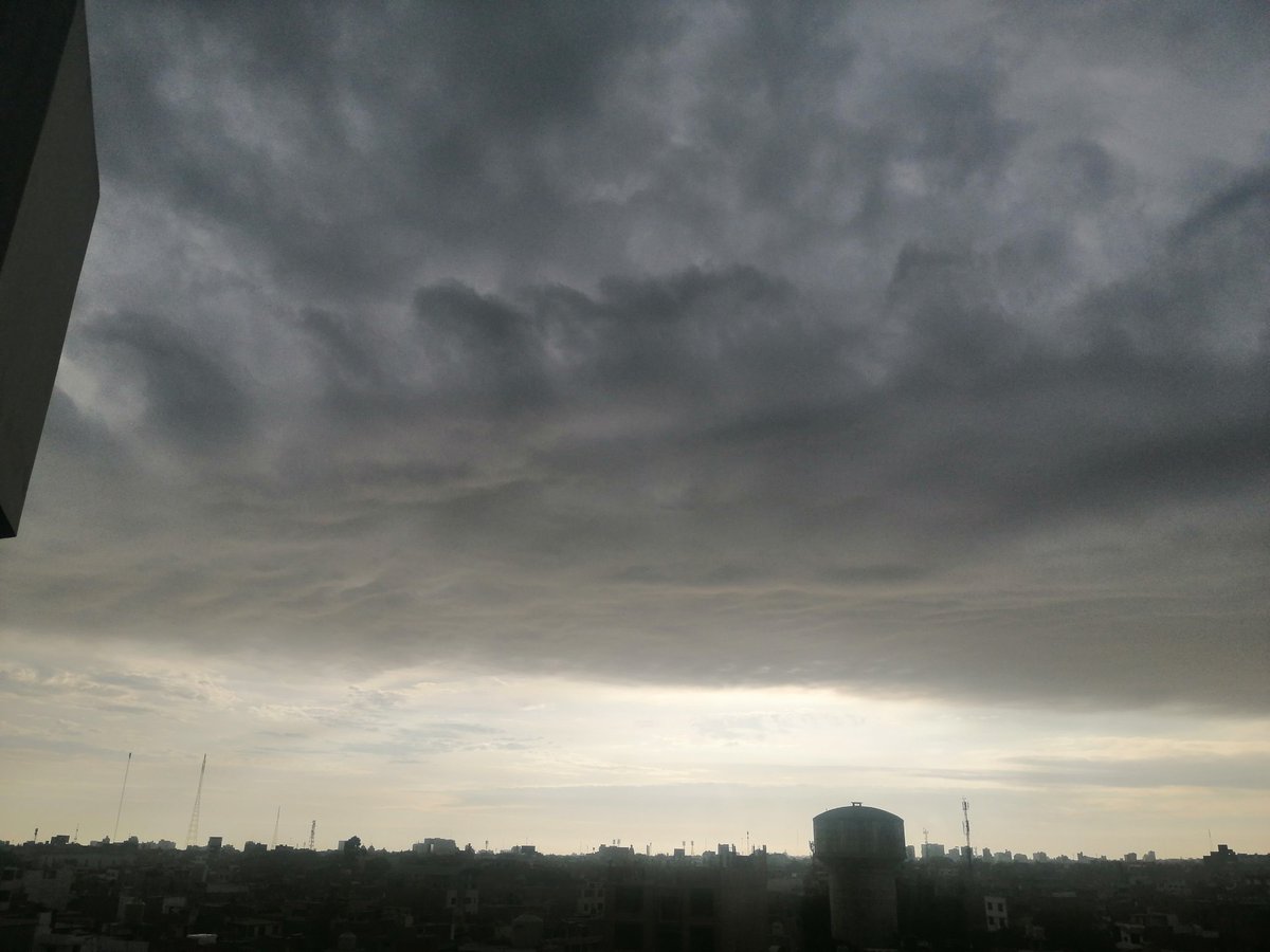 mnancybb's tweet image. Que feo se puso el cielo en Trujillo esperemos que los. Vientos lo despeje. #Lluvias