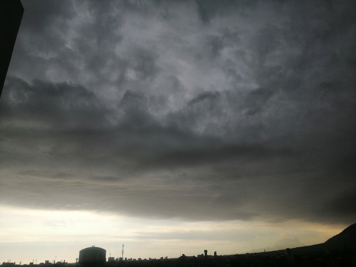 mnancybb's tweet image. Que feo se puso el cielo en Trujillo esperemos que los. Vientos lo despeje. #Lluvias