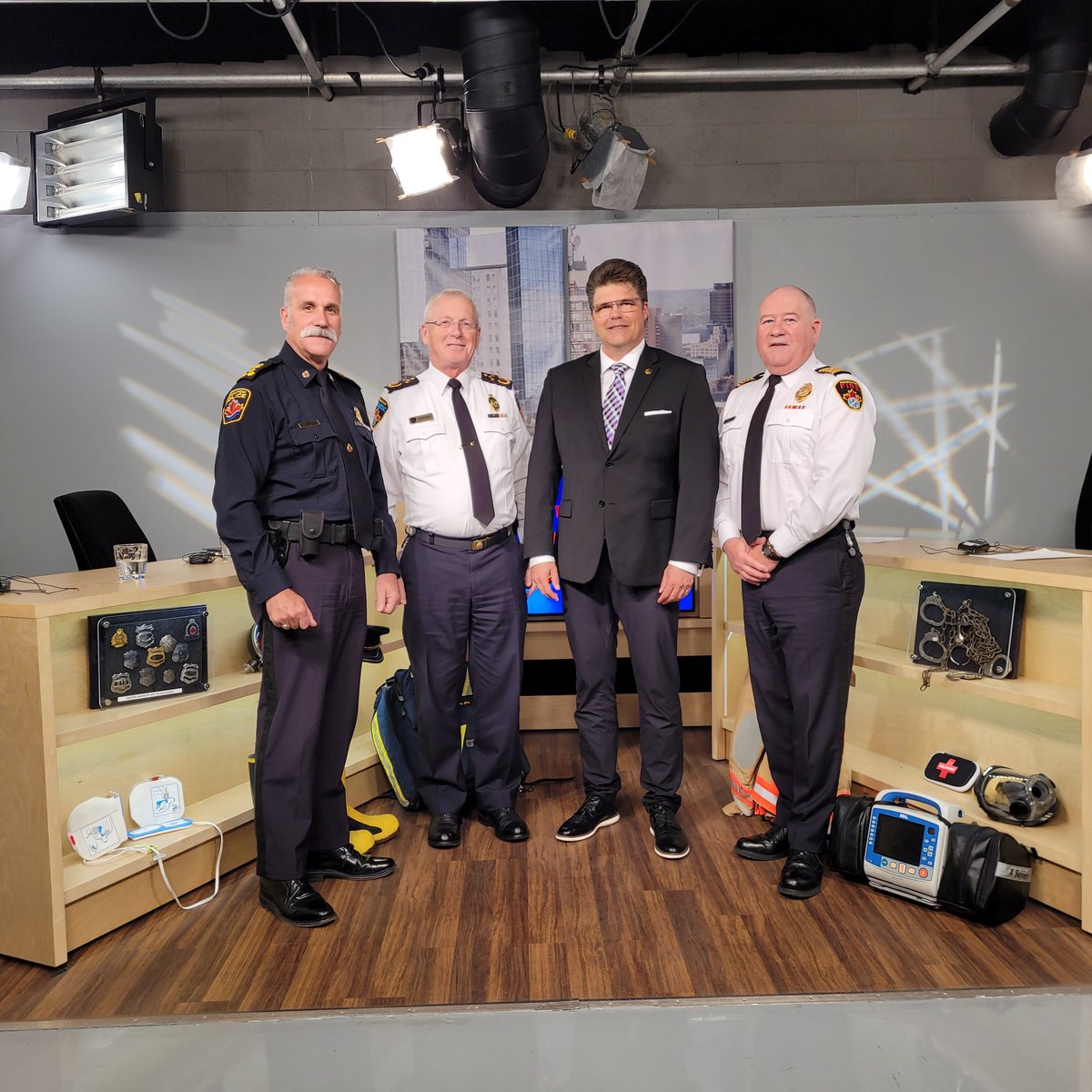 Great to have @HPS_Paramedics Chief Sanderson @HamiltonFireDep Chief Cunliffe and @HamiltonPolice Chief Bergen in our @cable14 studio today. Check your local listing for air dates of the #Frontline