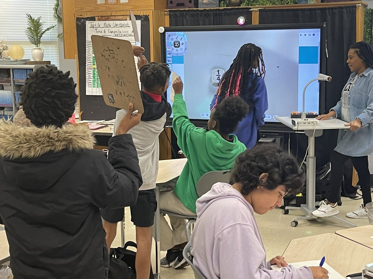 Sunset_Park_CAS's tweet photo. Students explain their thinking! Ms. Manderville makes learning FUN! And students are up showing off their work! #highlevelengagement https://t.co/fkxKHOlP45