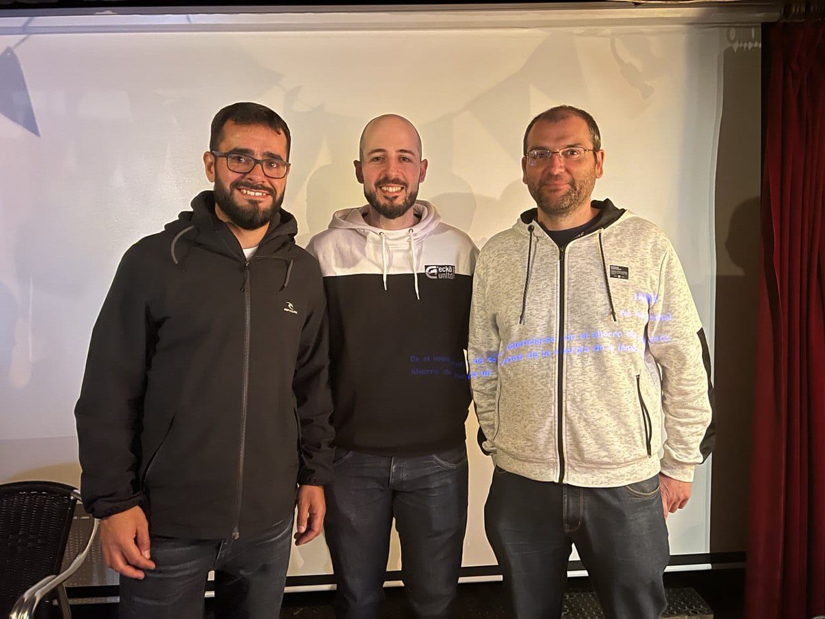 Cerramos el día con la foto de los protagonistas de hoy. Gracias a toda la gente que ha asistido al café UF. Seguimos 💪