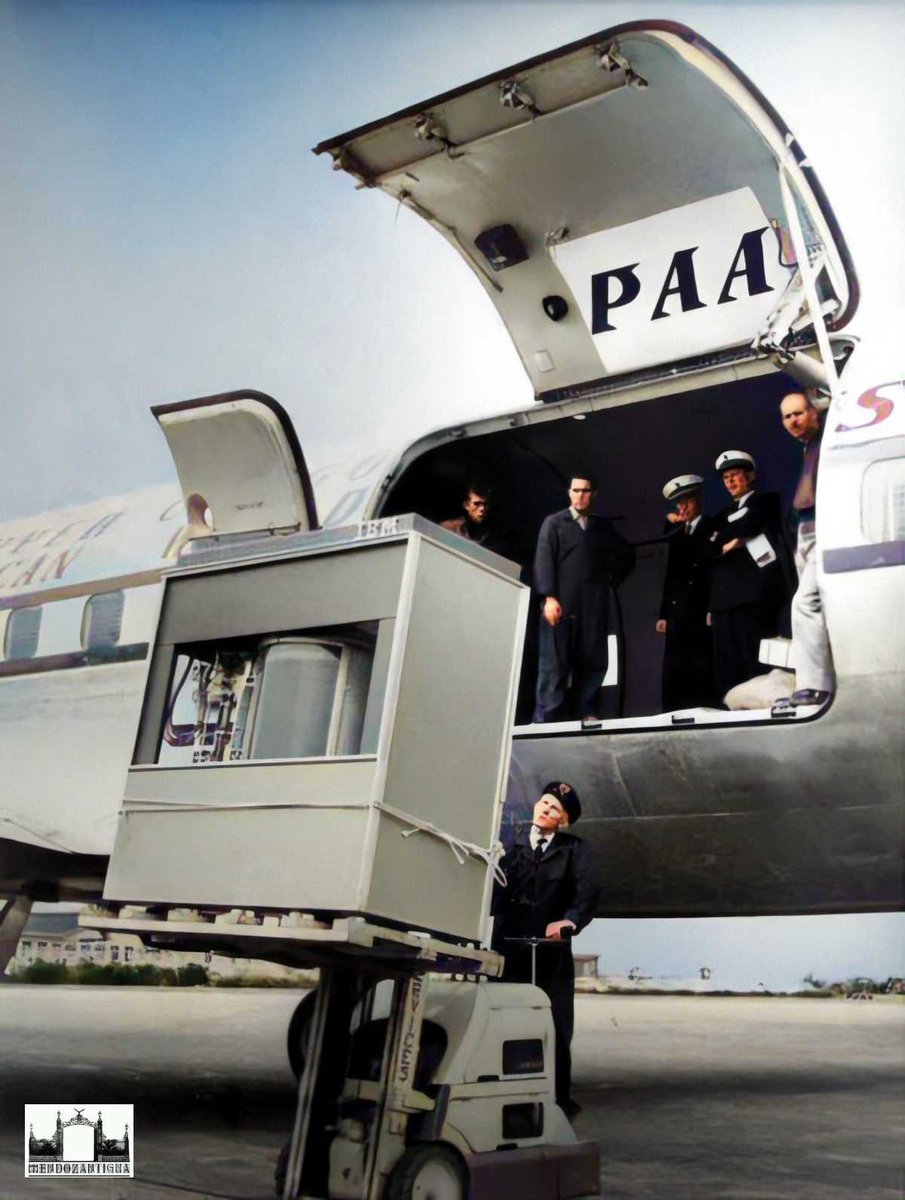 MendozAntigua's tweet photo. Cuando los discos duros tenían que ser transportados en avión. Cinco Megabytes de memoria en un avión de Pan Am en 1956.
https://t.co/KTrJb3tGA1
#megabytes #mendozantigua #panam https://t.co/xju3VQ2Row