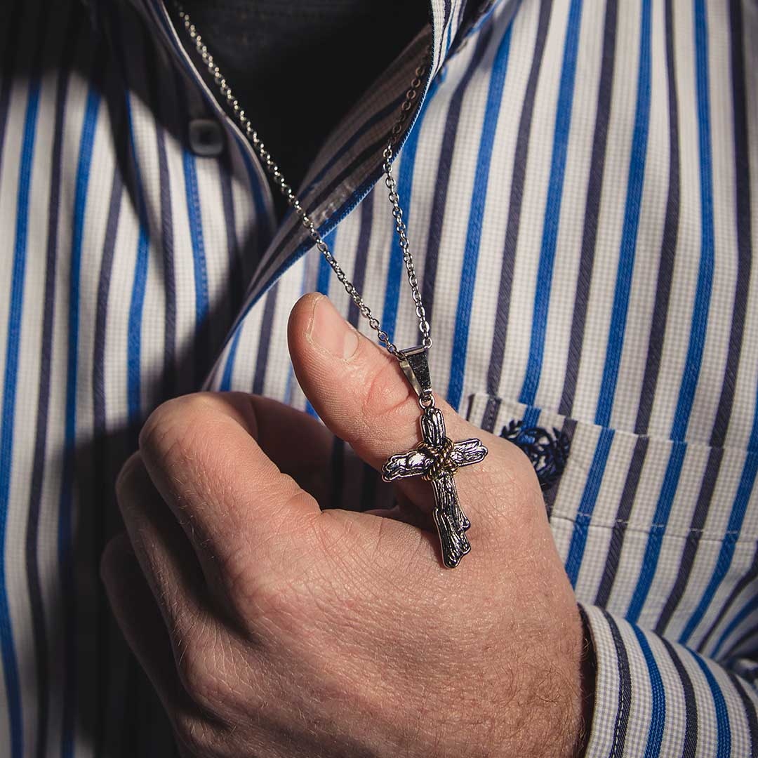 MTSilversmiths's tweet photo. Cling to the old rugged cross. ✝️
#MontanaSilversmiths #faith #crossjewelry #ruggedcross #mensjewelry #mensacessories https://t.co/lDDuvg9mxD