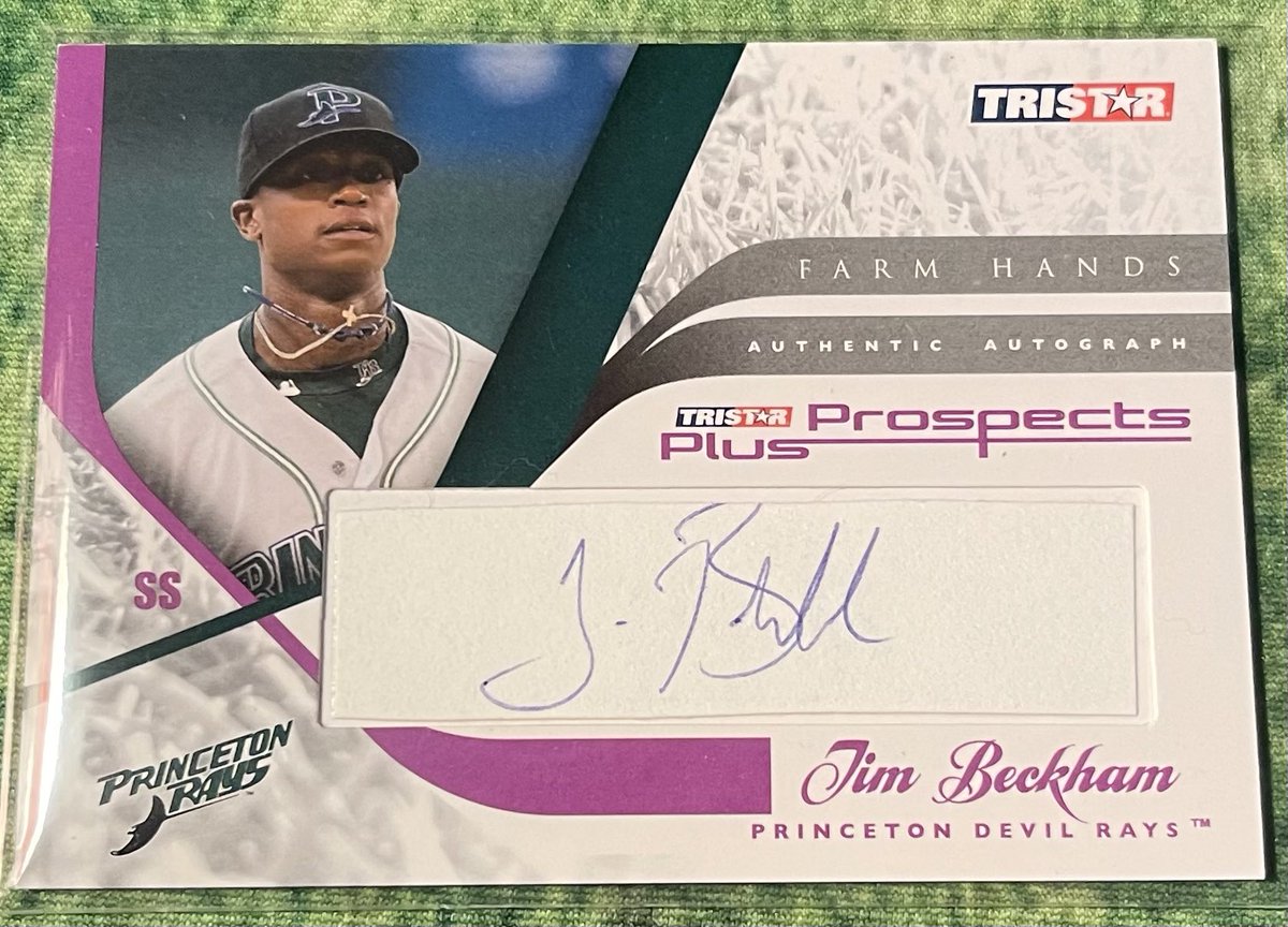 CardboardPicker's tweet photo. IFYYK
I believe the only non #Razor or @Leaf_Cards autograph of the 1st overall pick #TimBeckham in 2008…I believe.

Had the /50 back then…going into the forever PC the 1/1!

2008 @TRISTAR1 Tim Beckham FarmHands autograph 1/1 
@WatchTheBreaks @BeisbolCardBlog https://t.co/57Om3Jv8He