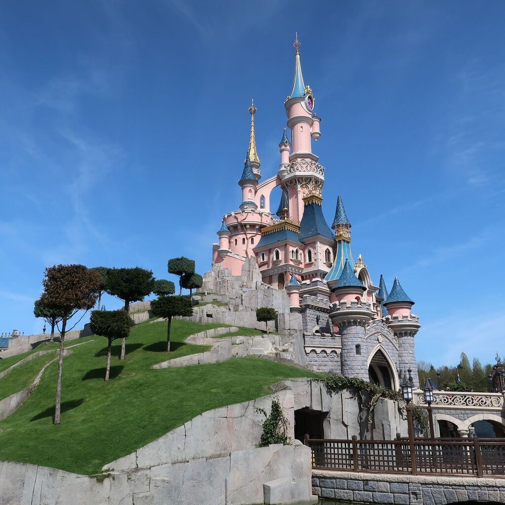 OurFLProject's tweet image. Happy 30th @disneylandparis! We hope to see you again someday! Our last visit was 5 years ago this week, during the 25th Anniversary! 

Have you been to DLP? When did you visit?

#disneylandparis #disneylandparis30 #dlp30 #ofptravels #disneyparks instagr.am/p/Cq_e642shVA/