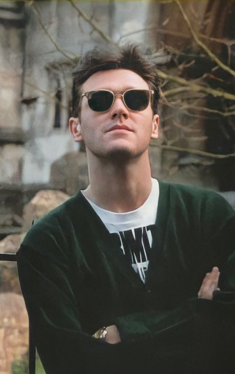 mozpicsdaily's tweet photo. morrissey photographed by pat bellis, 1987 https://t.co/GHQTzUxveC