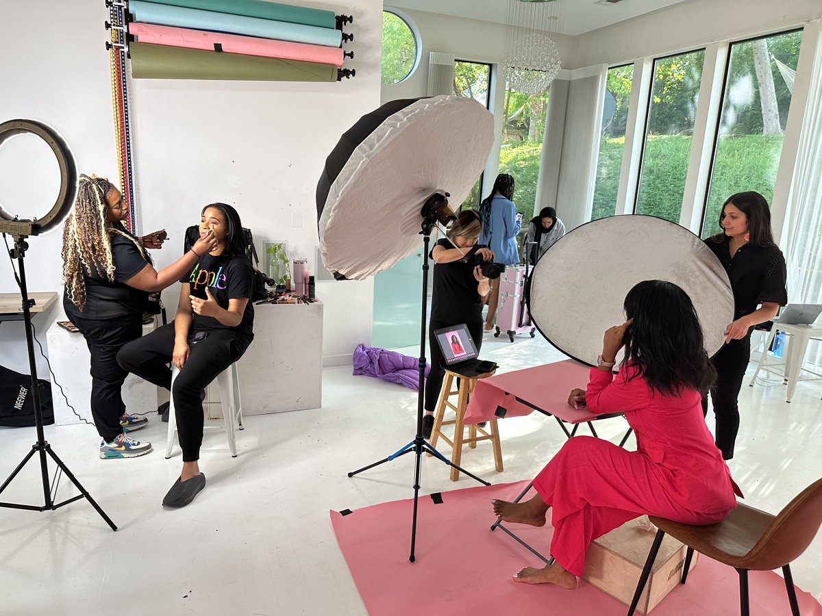 StemuliStudios's tweet photo. The team gearing up for a photoshoot. Stay tuned! #photoready #stemuli @TheTaylor_S https://t.co/6ivgxNYdLW
