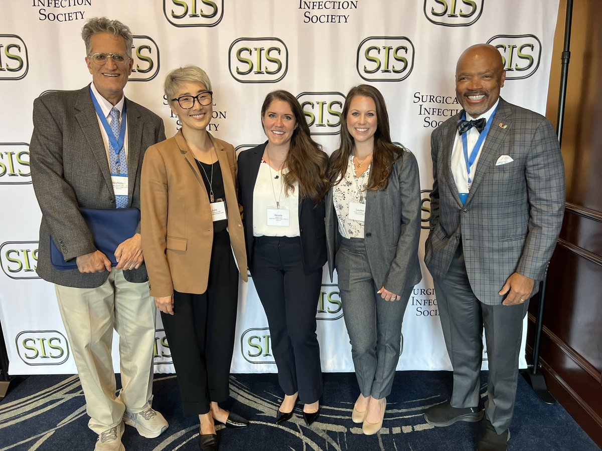 UMJMHSurgery's tweet image. UM representing at Surgical Infection Society 🙌🏼 @SurgInfxSoc #SIS2023